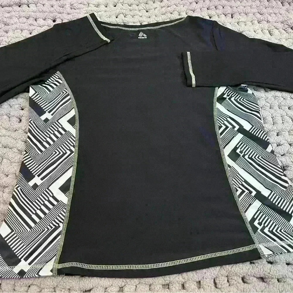 Athleisure Black with design on sides Top Size Large - Picture 2 of 4